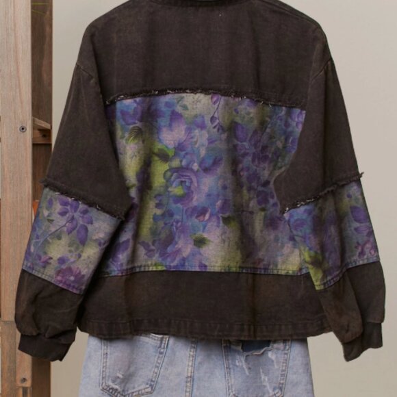 💵💵Bertina's Mello Denim Cargo Jacket with Floral Contrast Panels - Picture 2 of 2